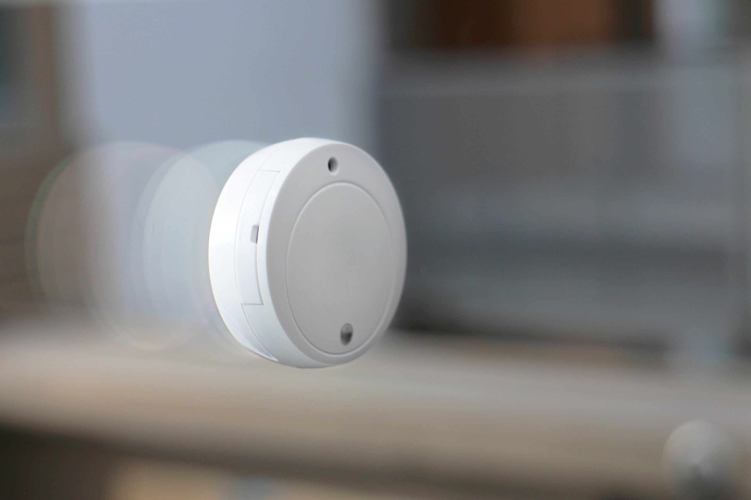 Abode Vibration Glass Break Sensor | Protects Glass Panes & Alerts You To Any Shocks Or Breaks