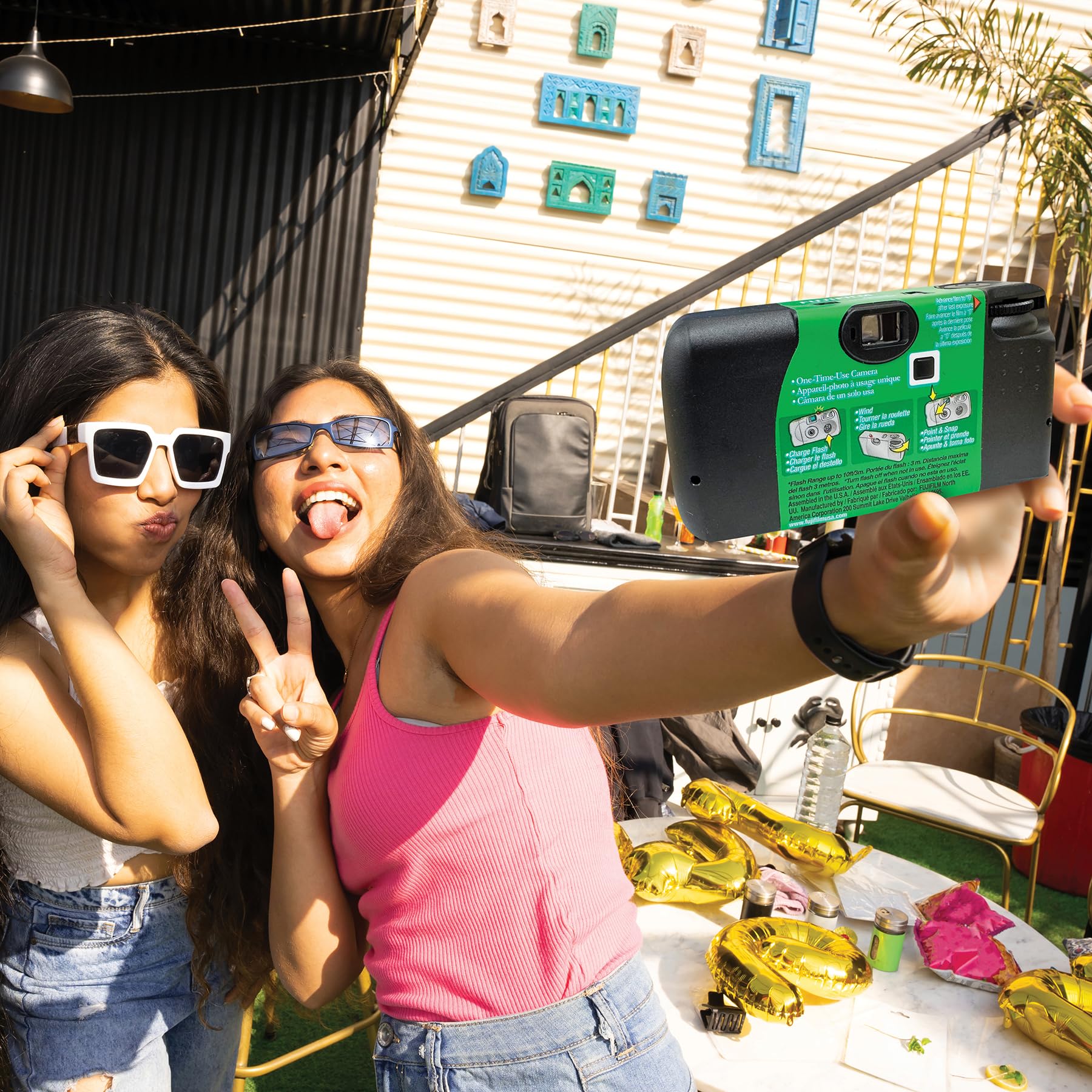 Fujifilm Quicksnap Flash 400 Disposable 35Mm Camera (1 Pack) Bonus Hand Strap + Quality Photo Microfiber Cloth