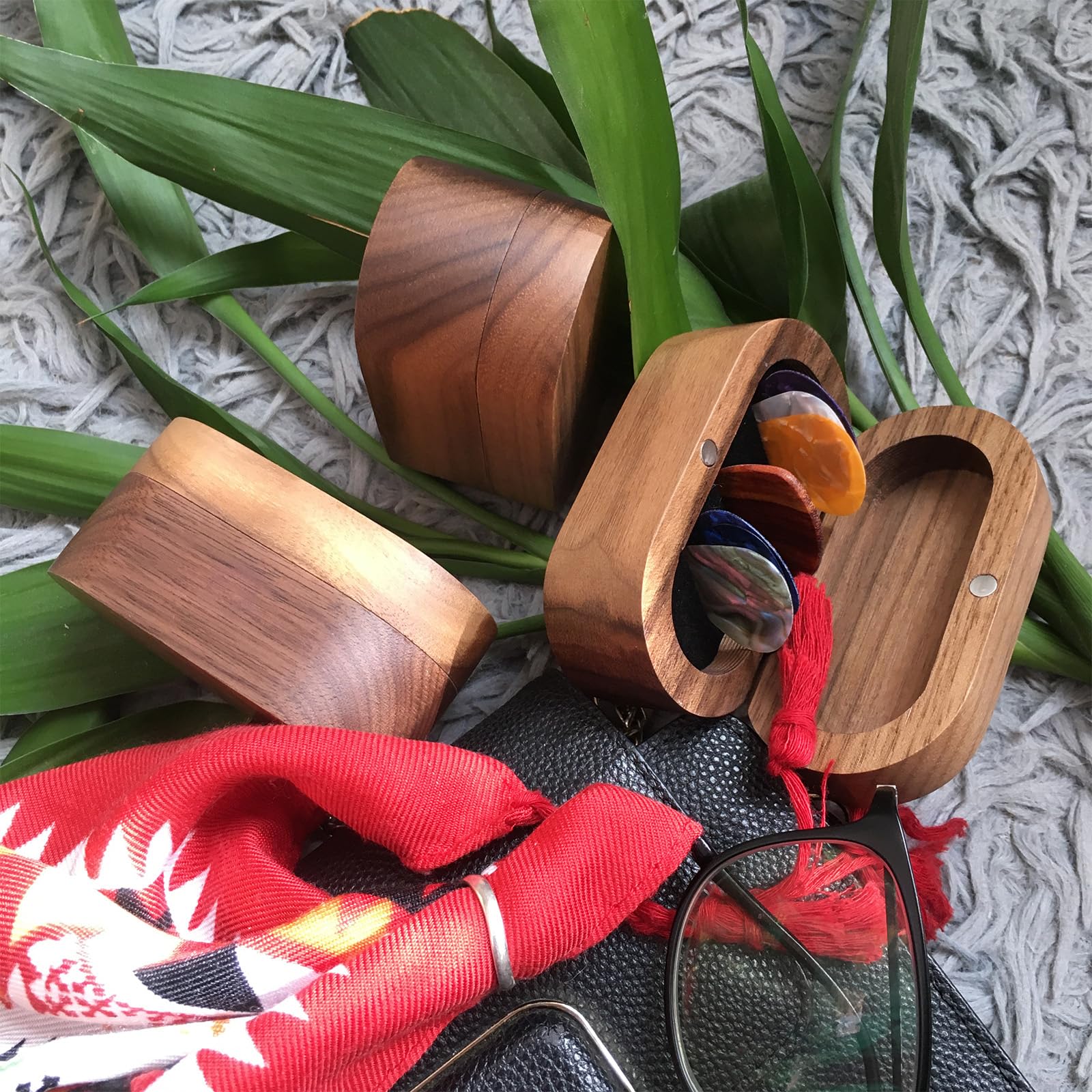 Mylywoo Walnut Guitar Pick Holder Set With 1 Rosewood Pick And 6 Celluloid Picks In 3 Thicknesses, Mini Jewelry Box, Brown Woode