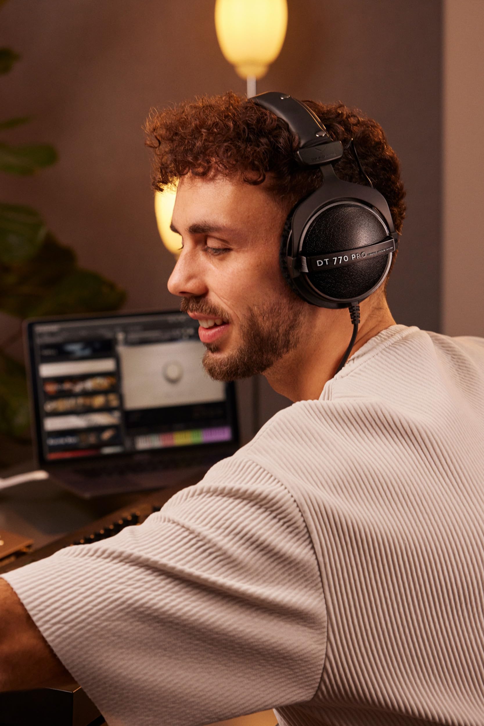 Beyerdynamic Dt 770 Pro 250 Ohm Limited Edition Professional Studio Headphone