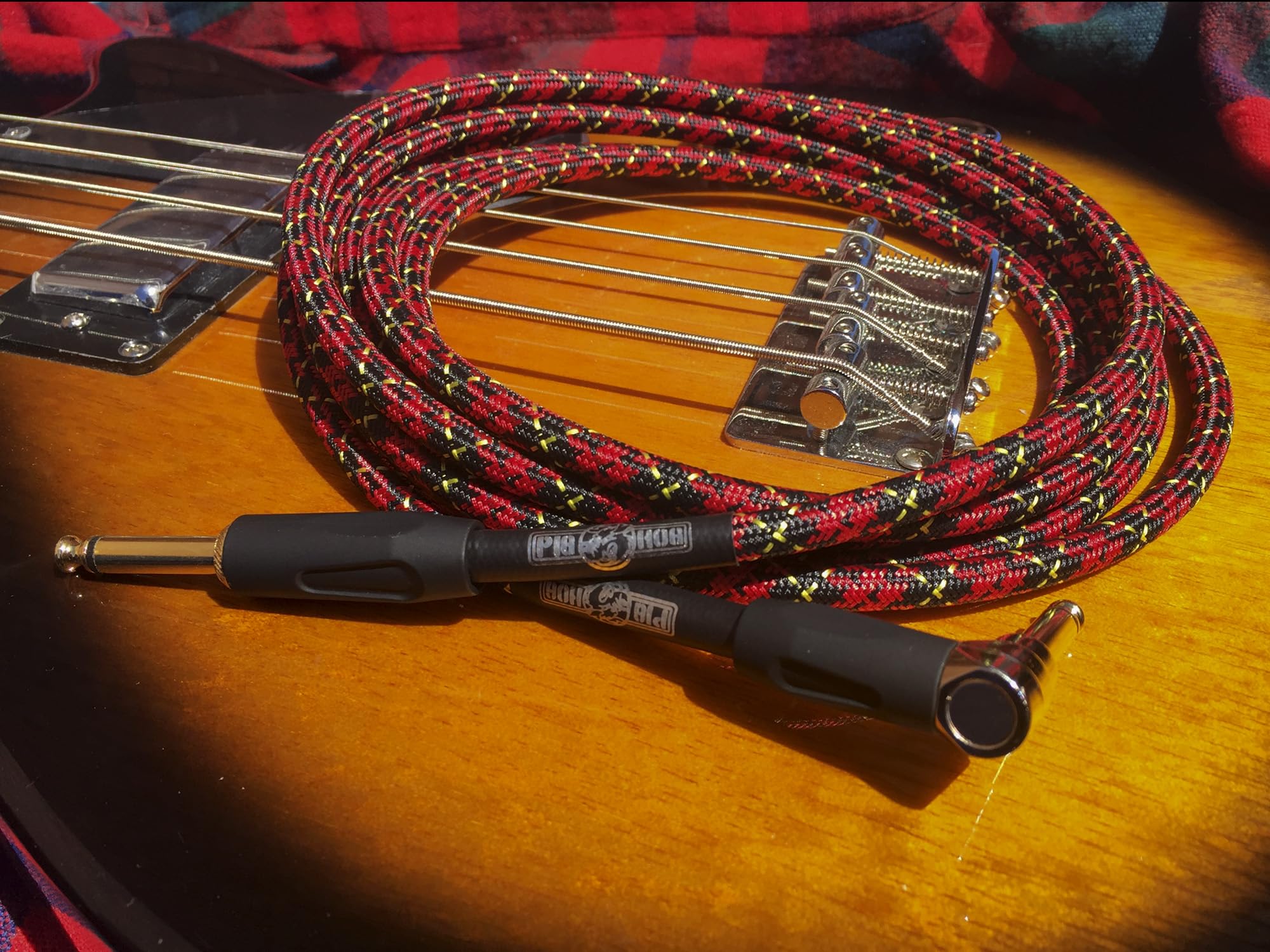 Pig Hog ''Tartan Plaid'' Woven Jacket Tour Grade Instrument Cable, 10 Foot Right Angle