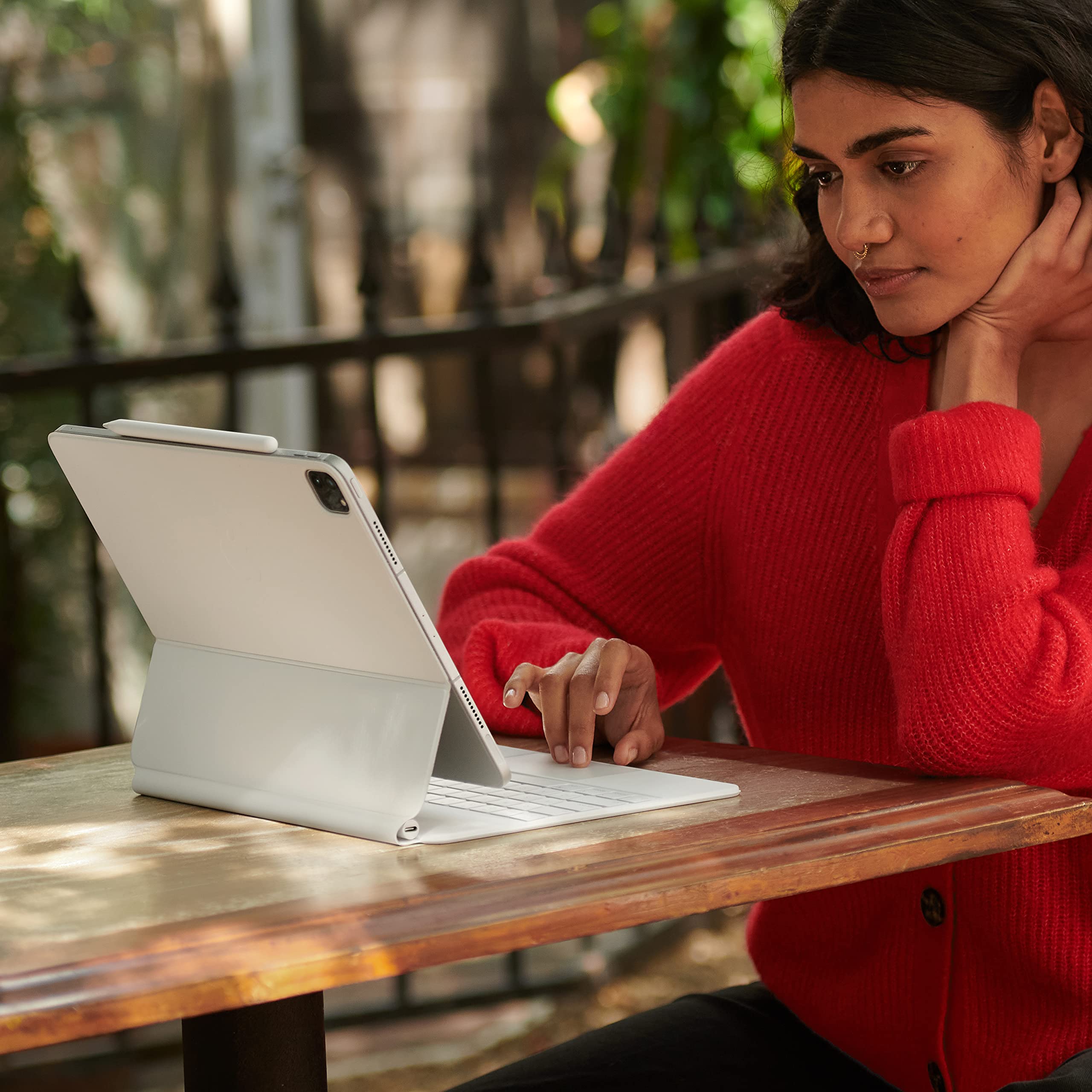 Apple Magic Keyboard Folio: Ipad Keyboard And Case For Ipad (10Th Generation), Detachable Two-Piece Design That Attaches Magneti