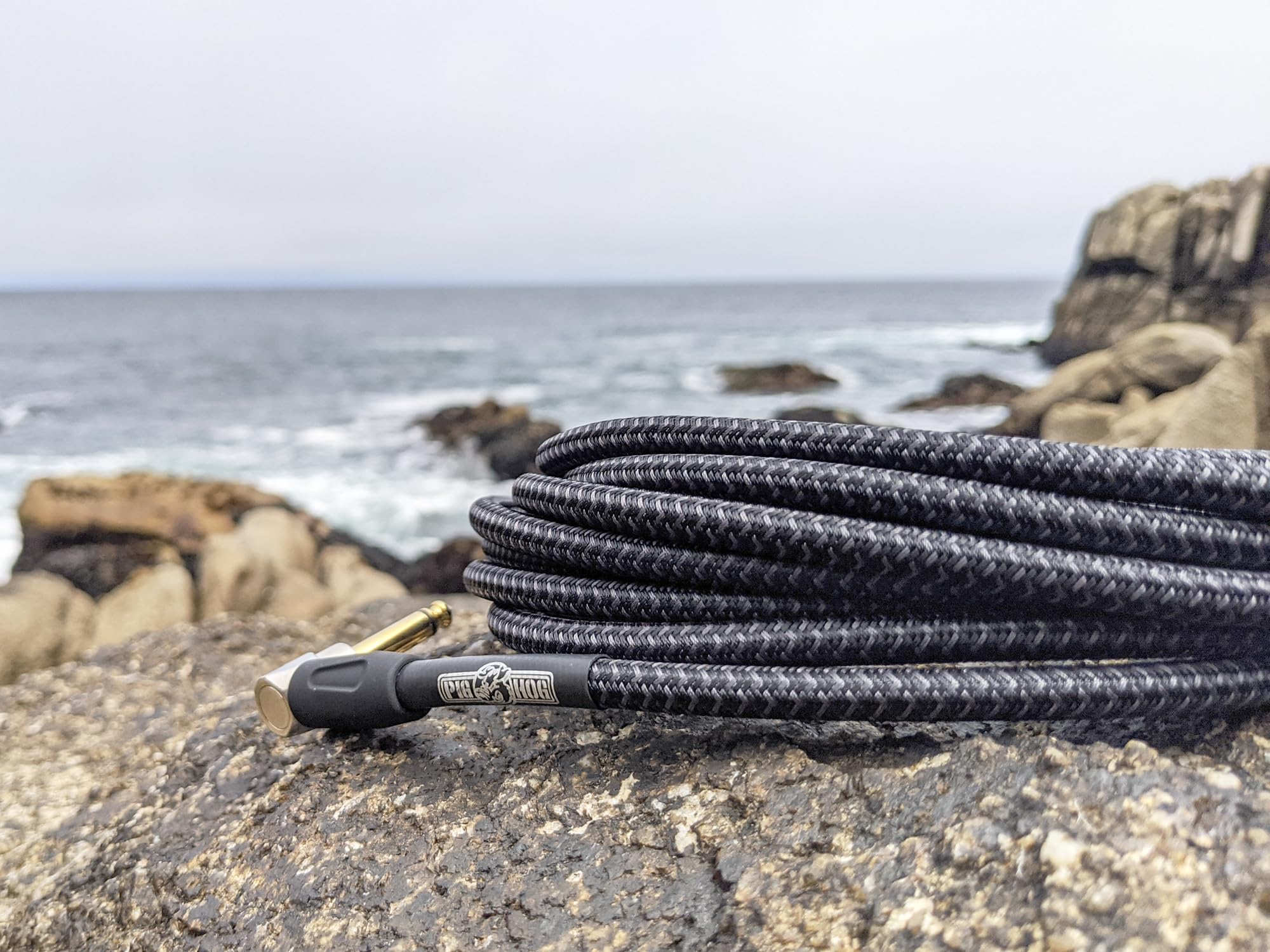 Pig Hog ''Black Woven'' Woven Jacket Tour Grade Instrument Cable, 10 Foot Right Angle