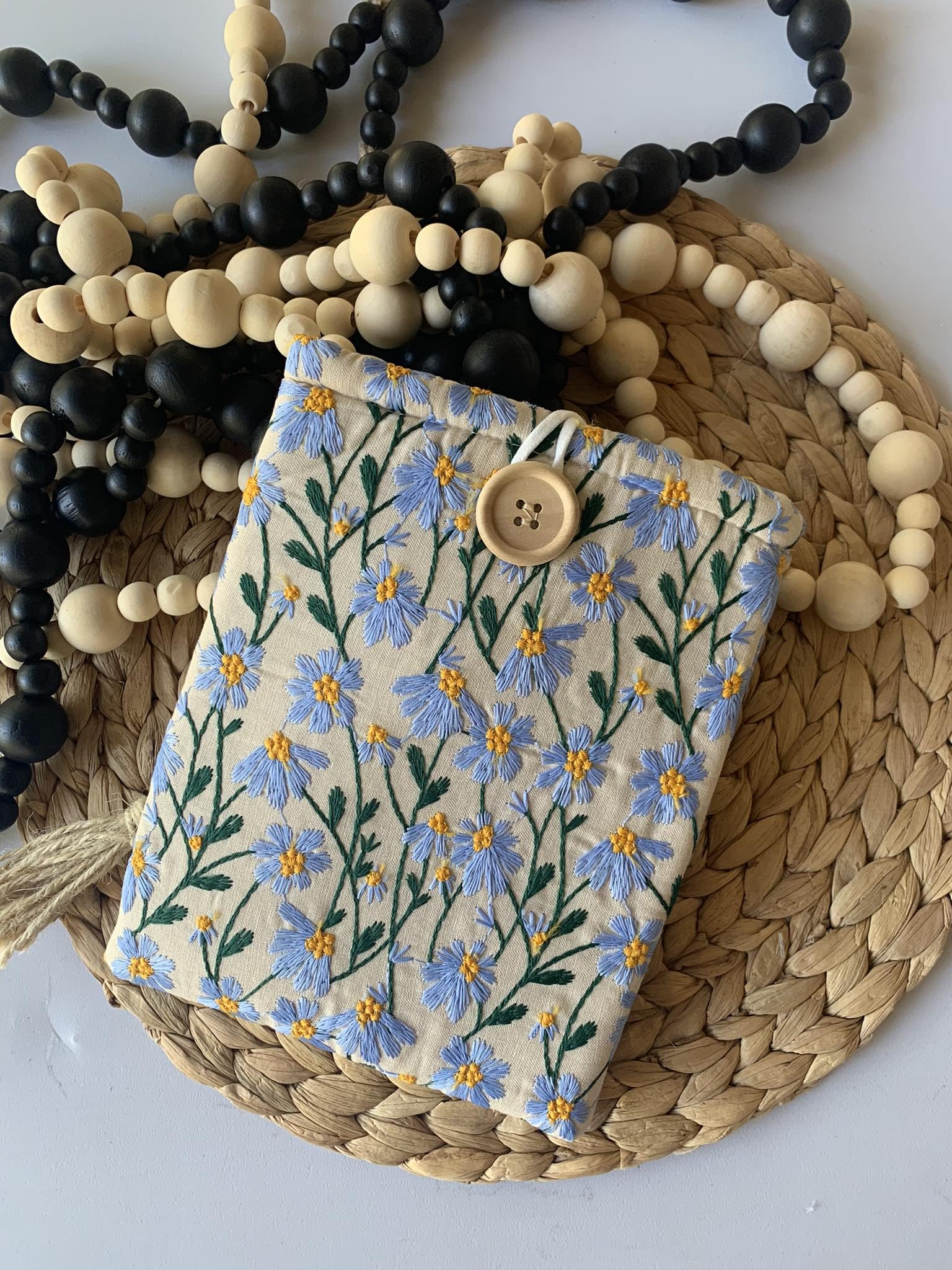 BirdieQPlusTwo Embroidered Daisy Kindle Paperwhite Sleeve 6x8 - Padded E-Reader Pouch for Extra Protection, Blue Beige