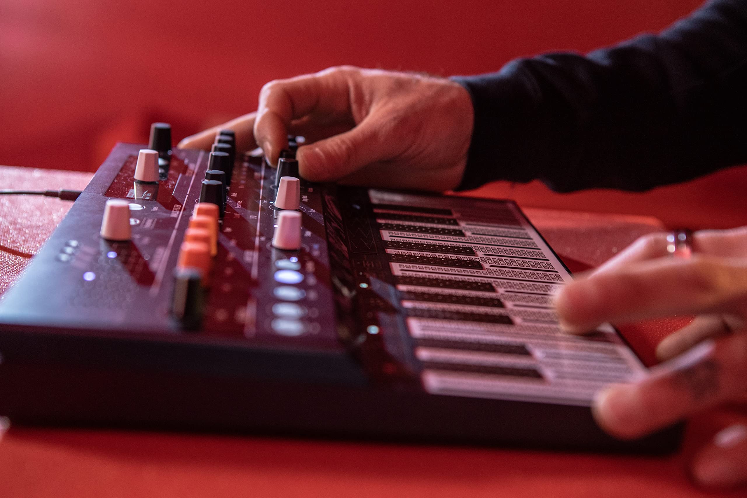 Arturia   Microfreak Synthesizer Keyboard   25 Key Hybrid Synth With Pcb Keyboard, Wavetable & Digital Oscillators, Analog Filte