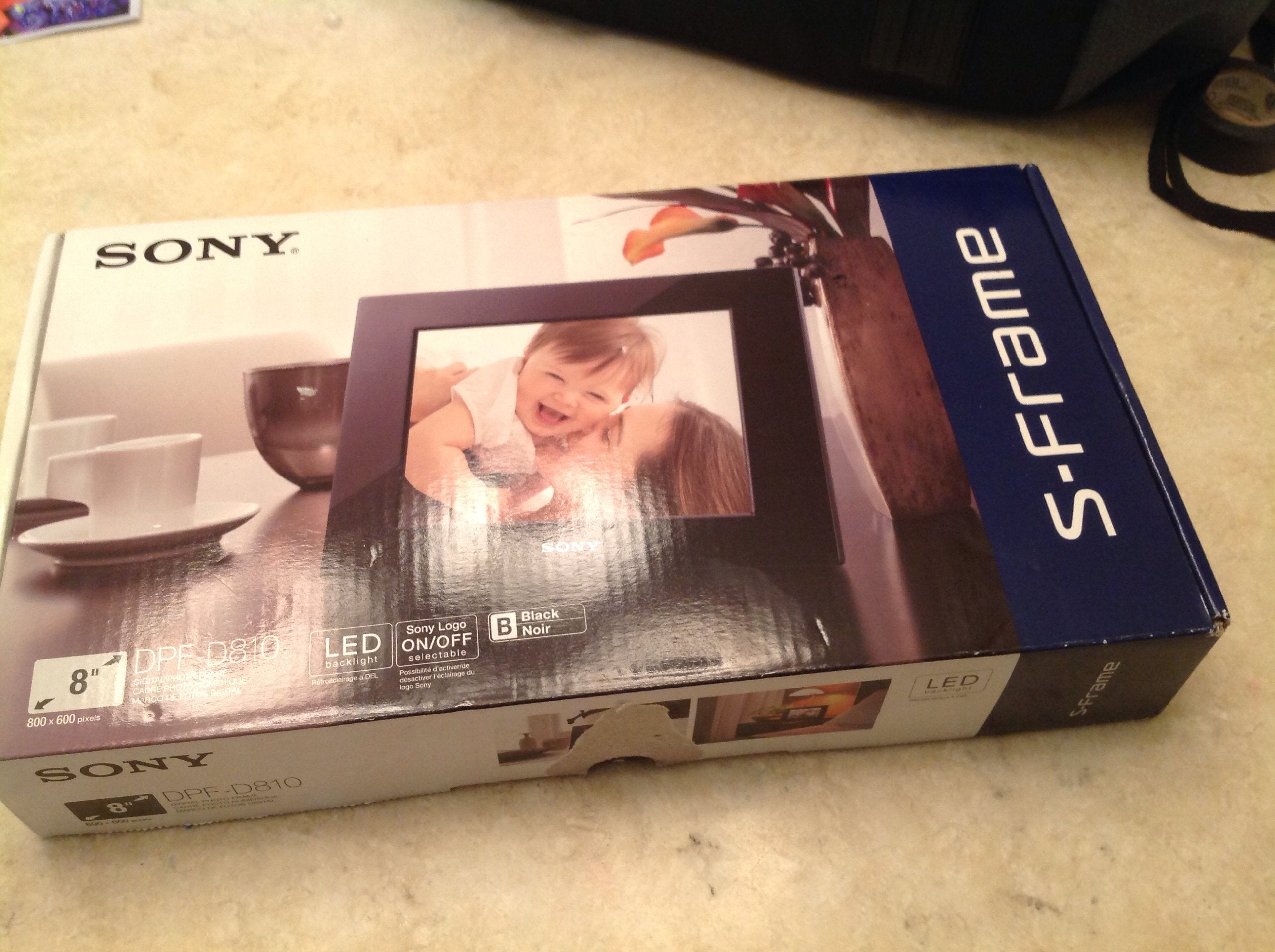Sony DPF-D810 SVGA LCD (4:3) Digital Photo Frame (Black, 8-Inch)