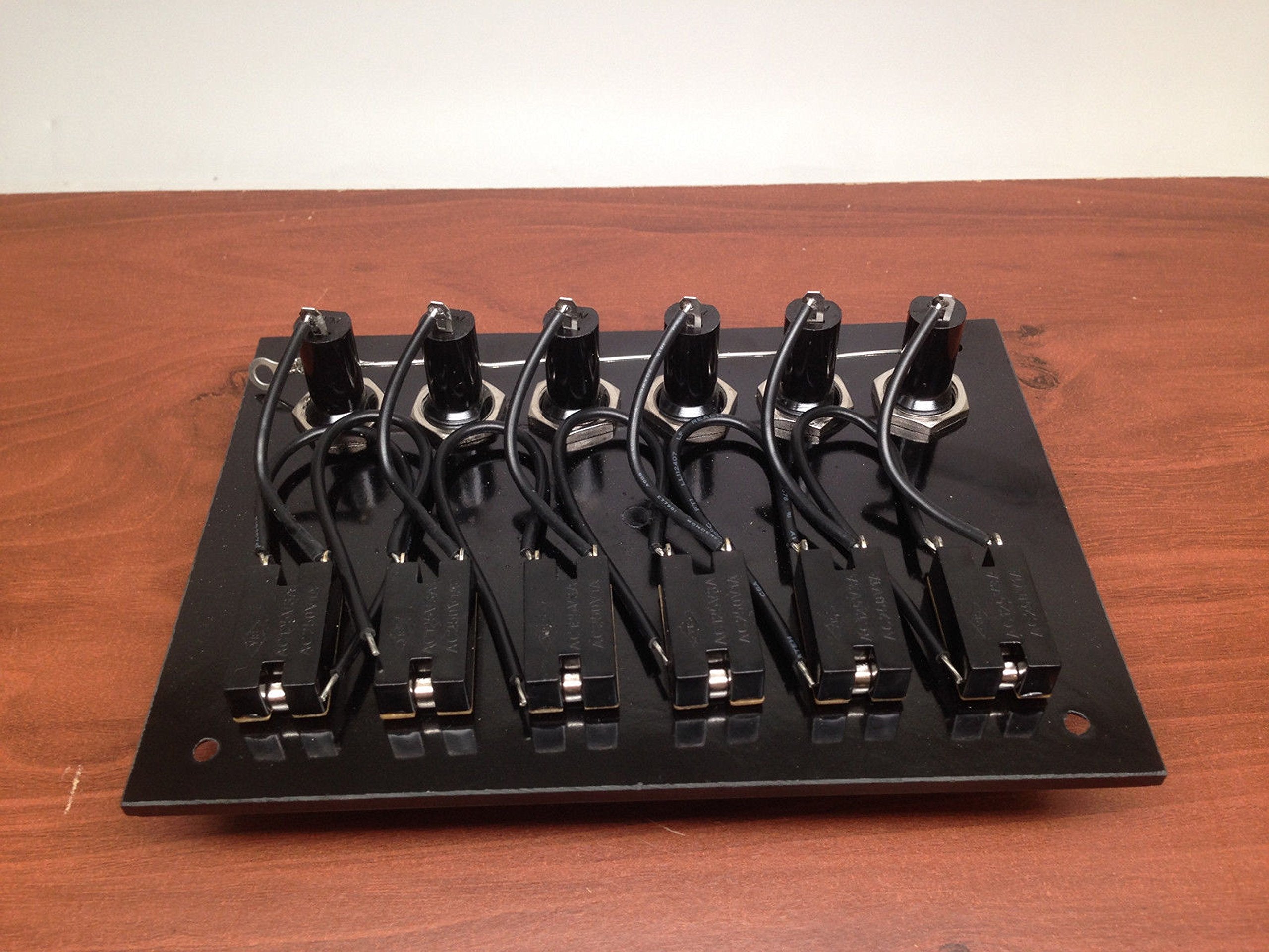 Pactrade Marine Boat 6 Gang Bakelite Plate Switch Panel With 5A Fuses Neoprene Toggle