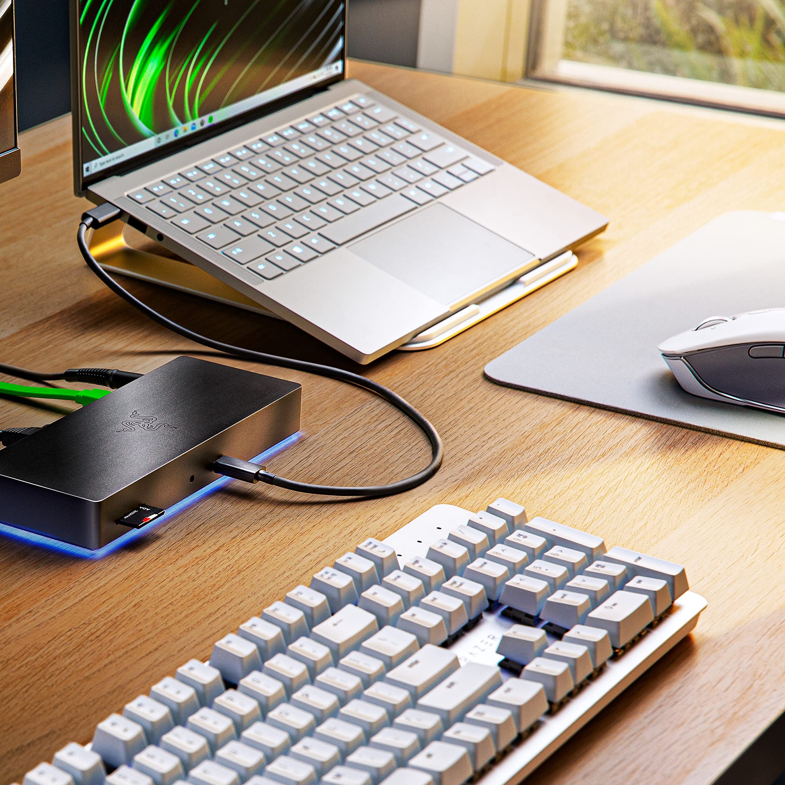 Razer Laptop Stand: Ergonomic Design - Anodized Aluminum Construction - Mercury White