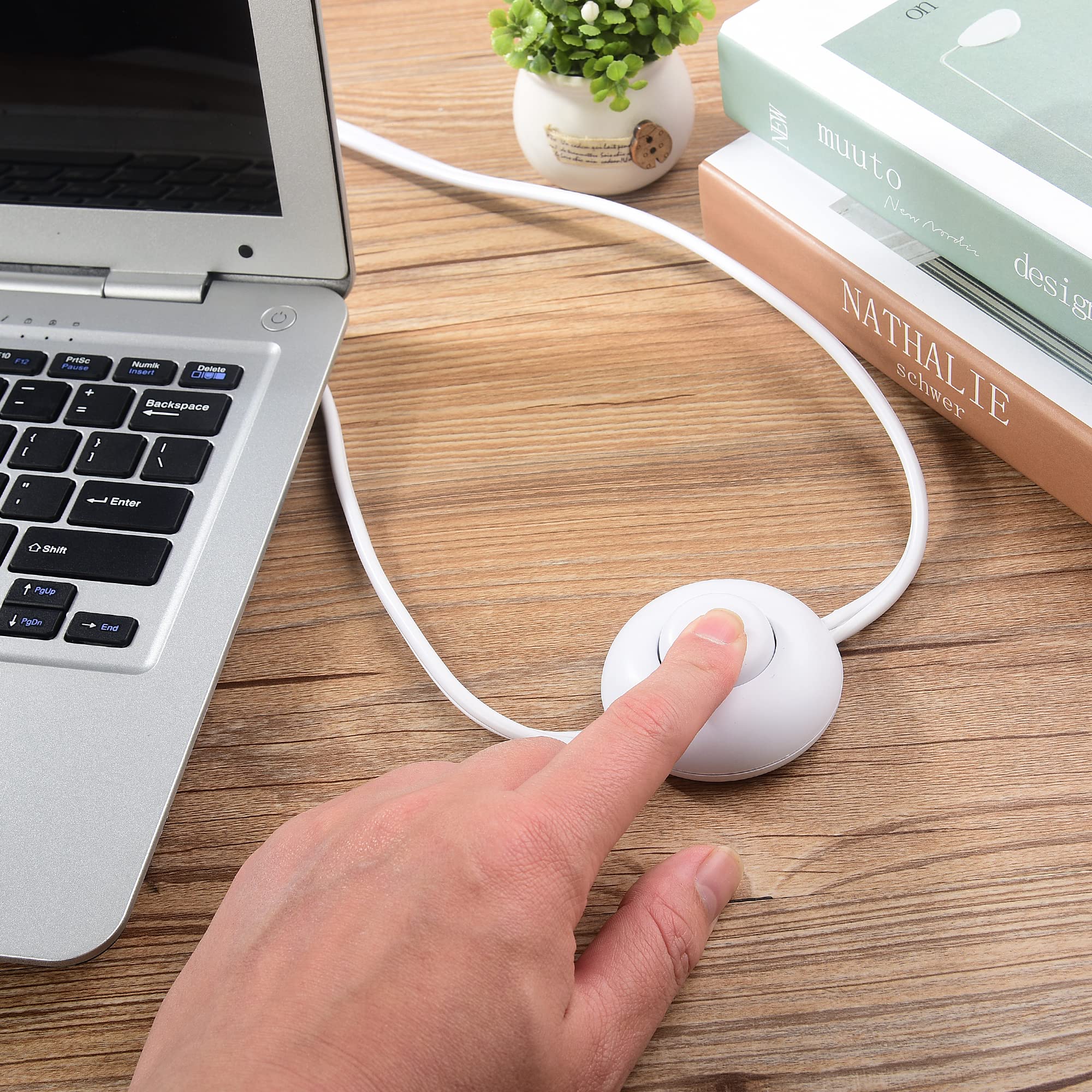 Cable Matters 3 Outlet Christmas Tree Extension Cord With Foot Switch   10Ft, Extension Cord With Switch On/Off, White