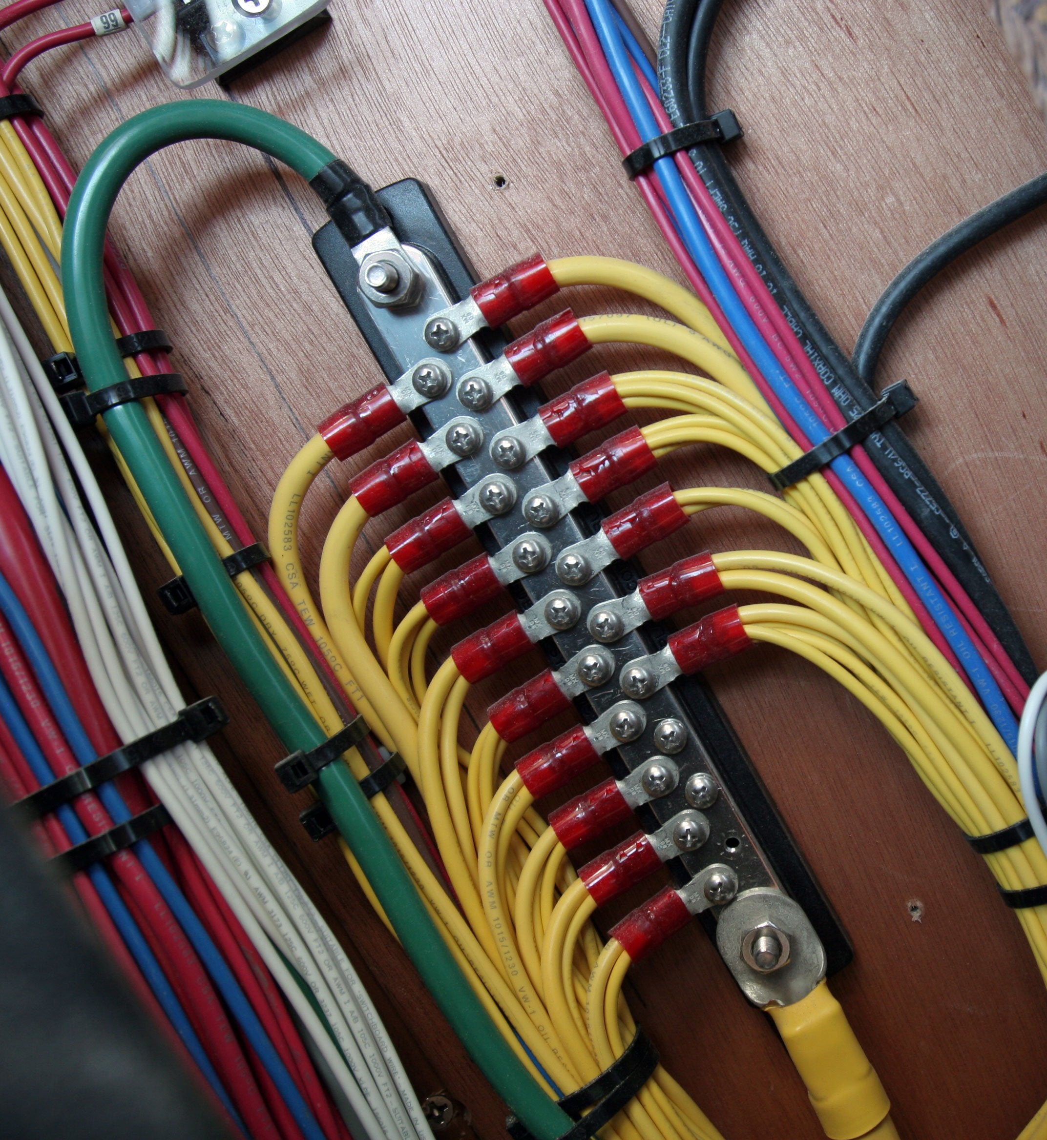 Blue Sea Systems 2302 150 Amp Common Busbar With 20 Screws