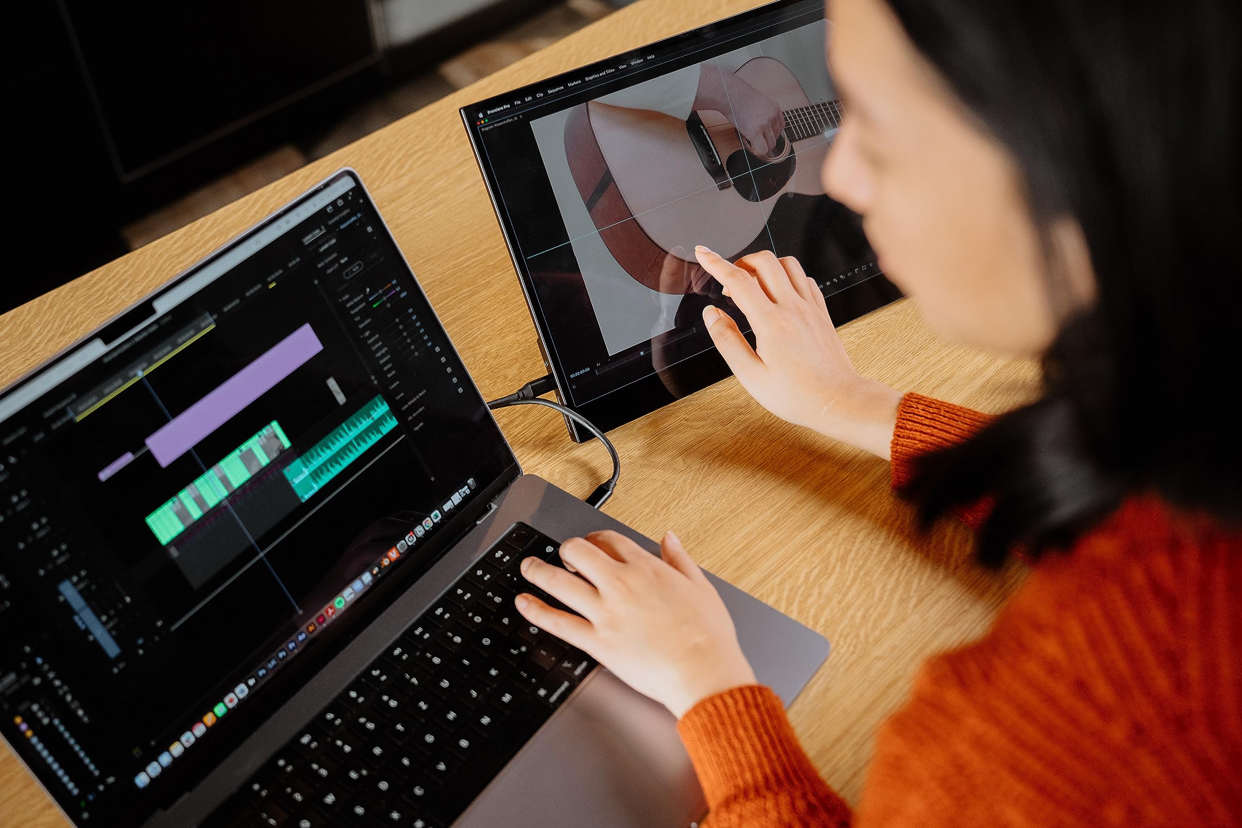 Verbatim Portable Touchscreen Monitor 17.3 Usb-C Hdmi Full Hd 1080P Ips Display With Metal Housing And Adjustable Kick Stand For