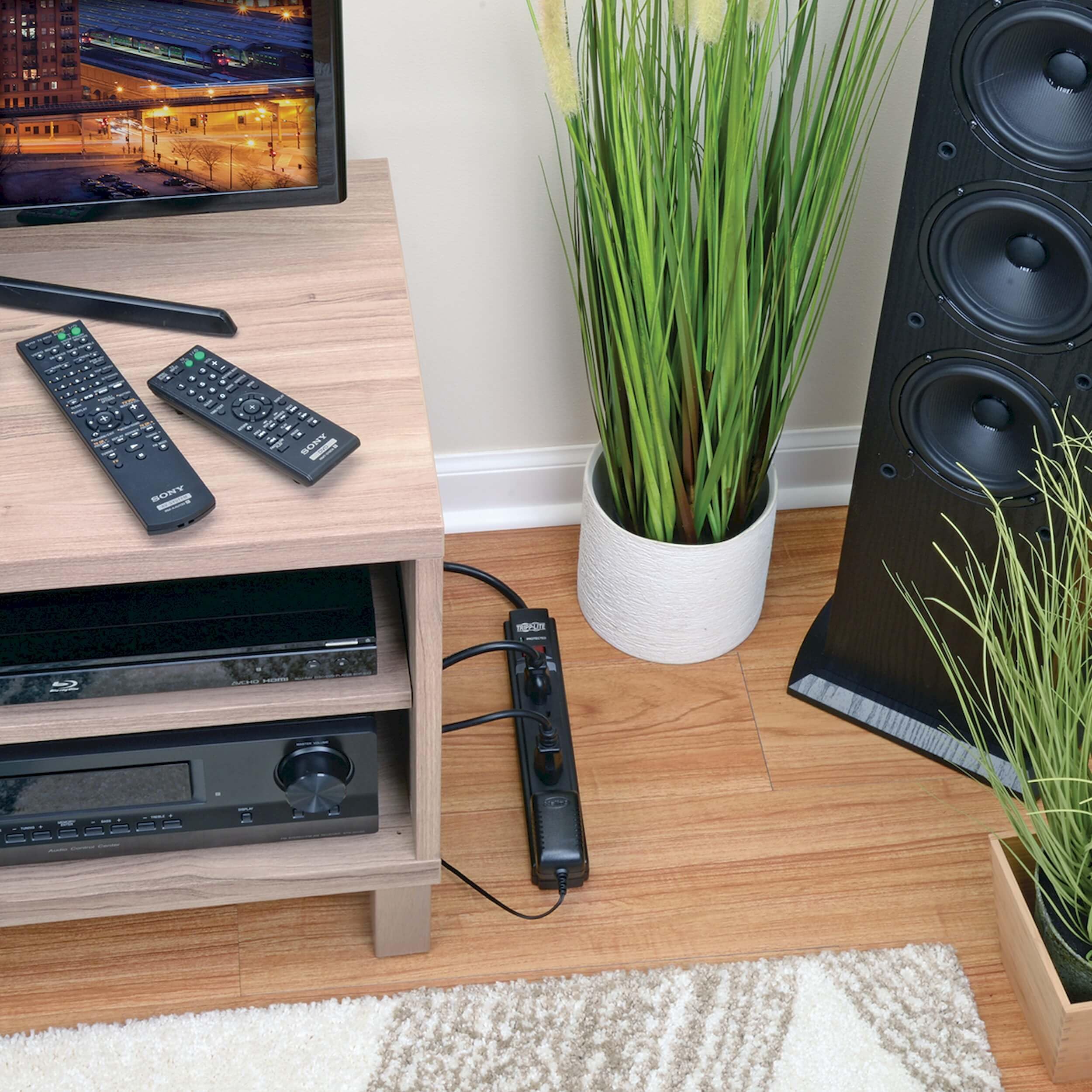 Tripp Lite Cat6 Gigabit Snagless Molded Patch Cable (Rj45 M/M)   Gray, 15 Ft.(N201 015 Gy)