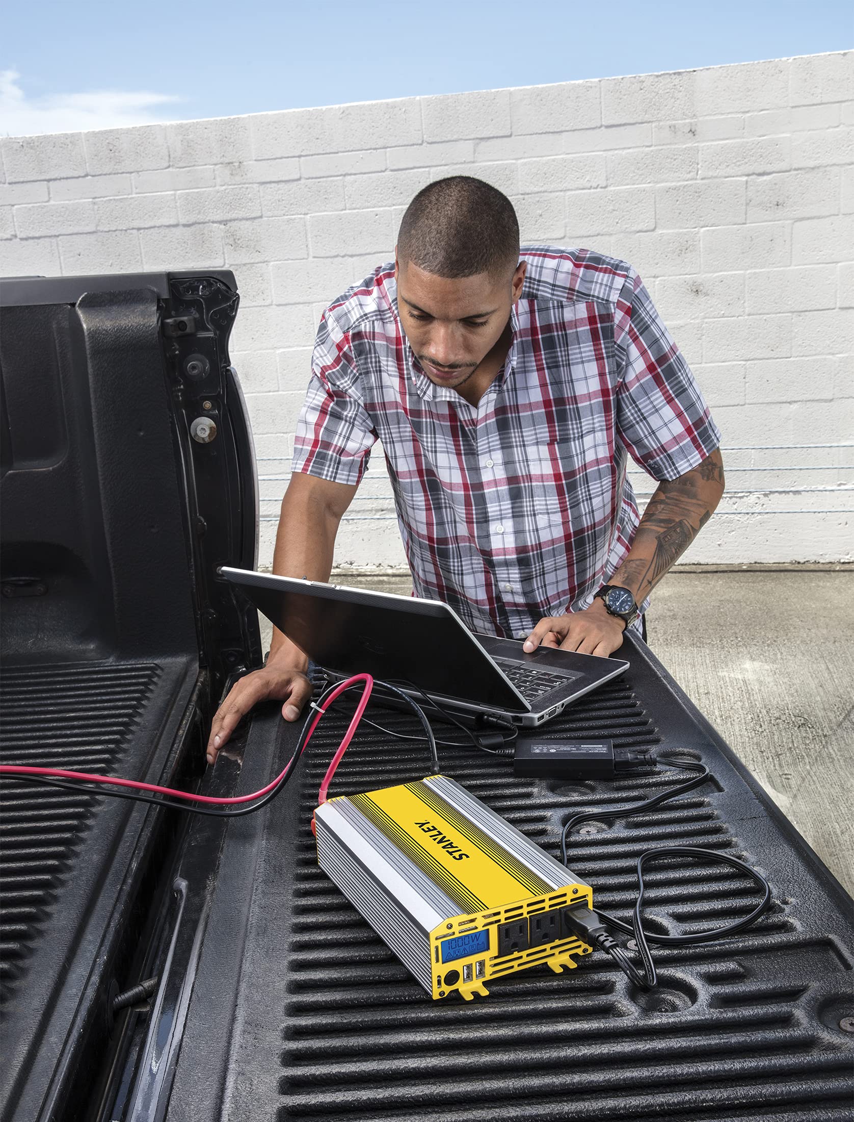 Stanley Pi1000S Power Inverter 1000W Car Converter: Triple Ac Outlets, Dual 3.1A Usb Ports, 12V Dc Adapter