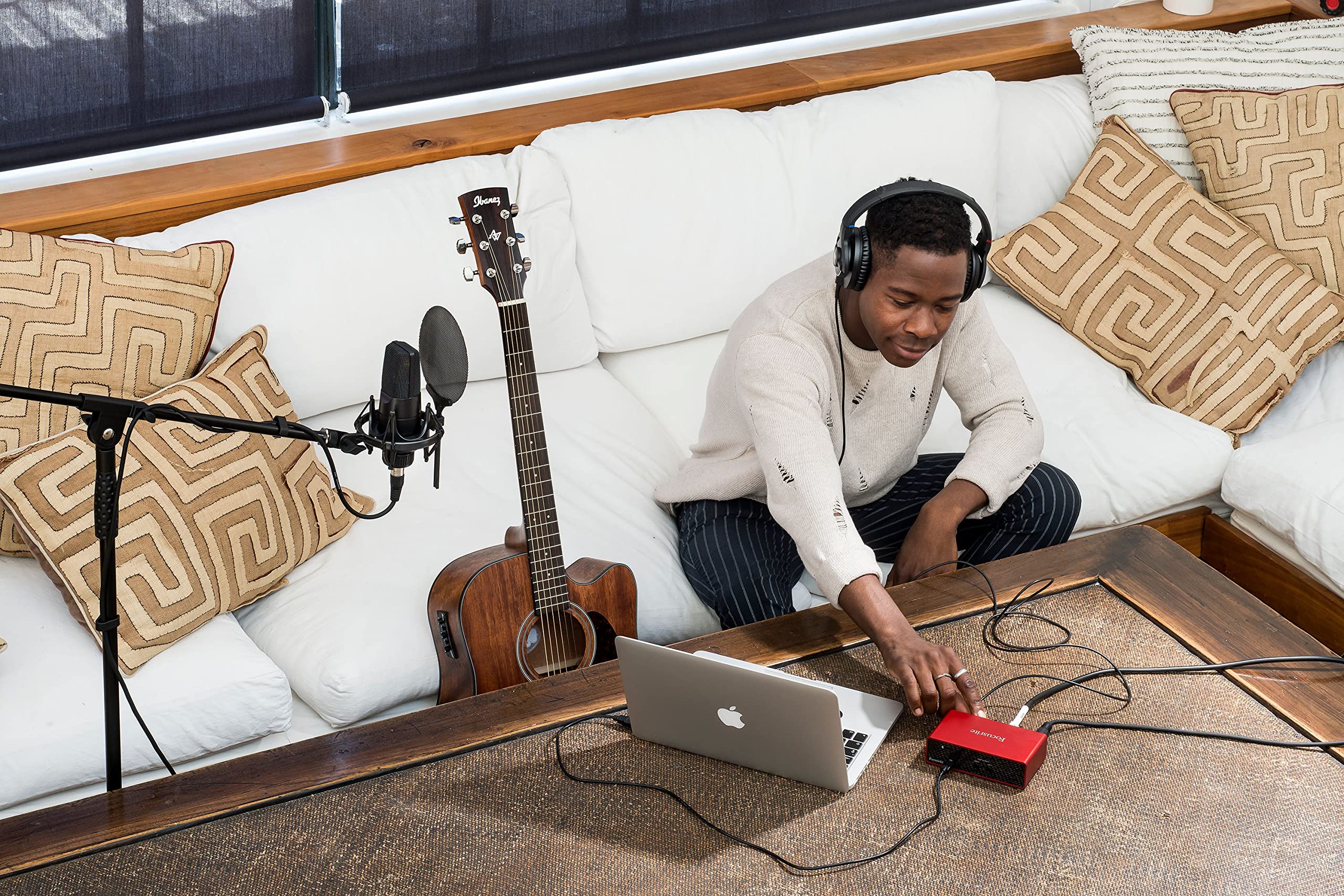 Focusrite Scarlett Solo 2X2 Usb Audio Interface Full Studio Bundle With Creative Music Production Software Kit