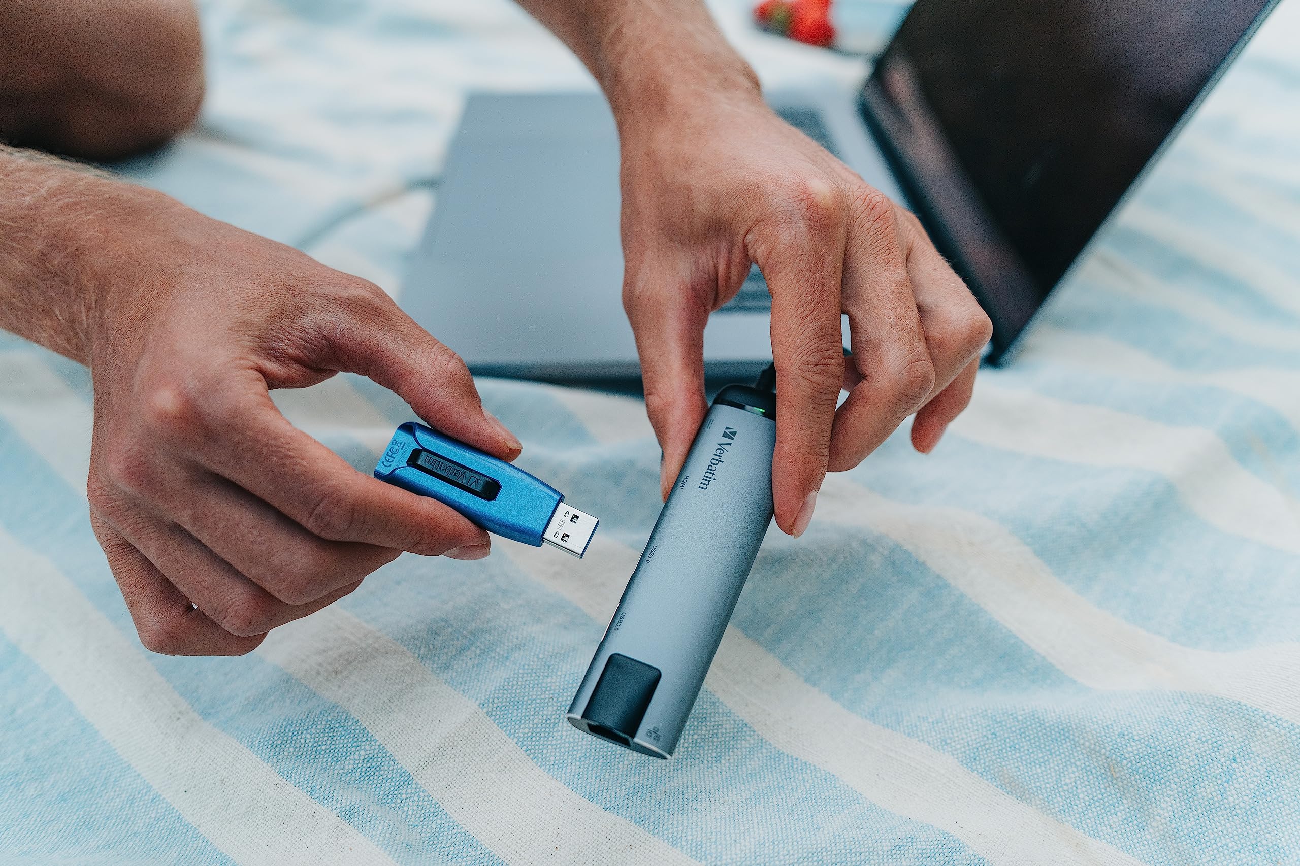 Verbatim Store N Go V3 Max Usb 3.0 Drive (49807), Black, Blue