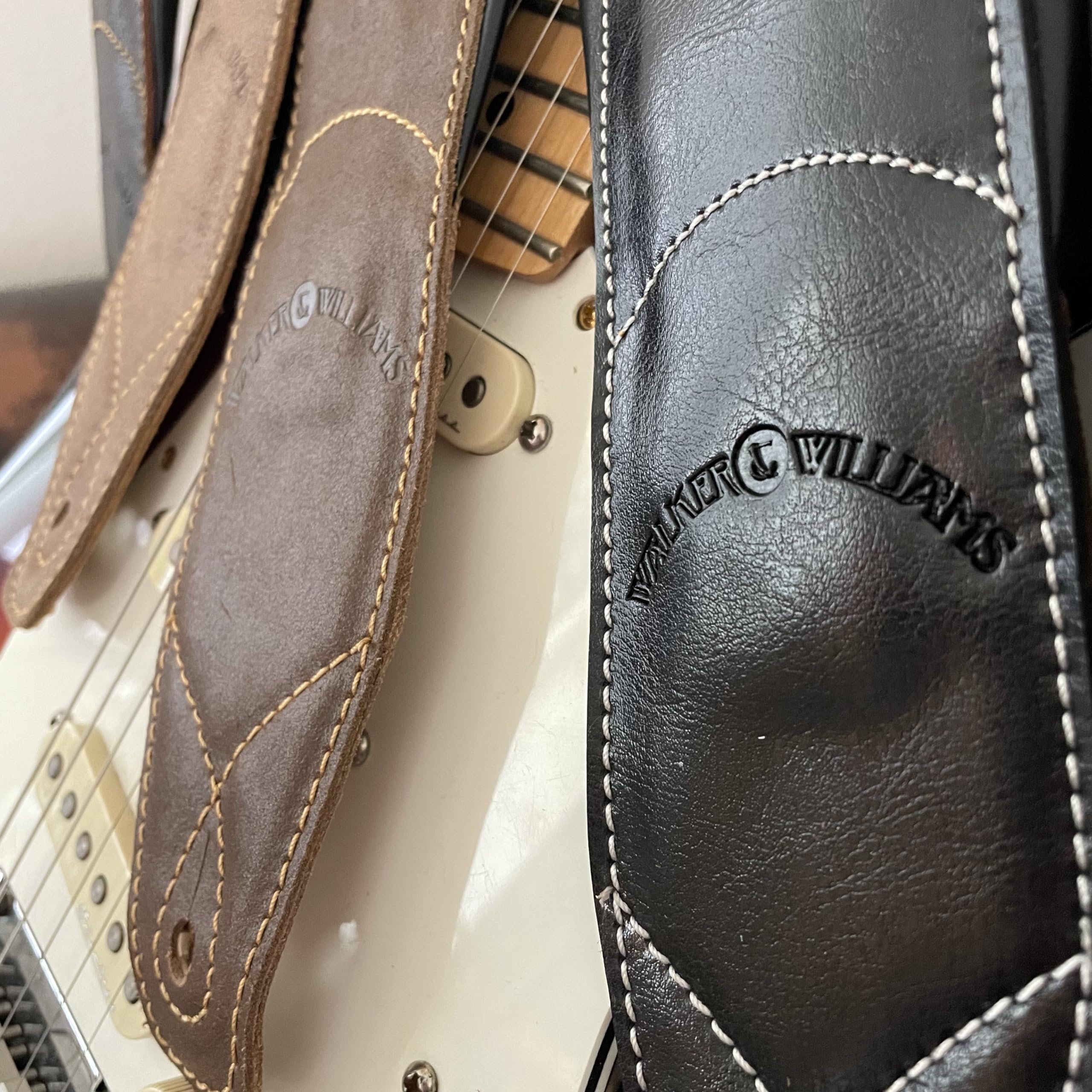 Walker & Williams C 22 Xl Premium Black Grain Leather Guitar Strap Extra Long Double Padded Up To 61'' For Acoustic, Electric, A