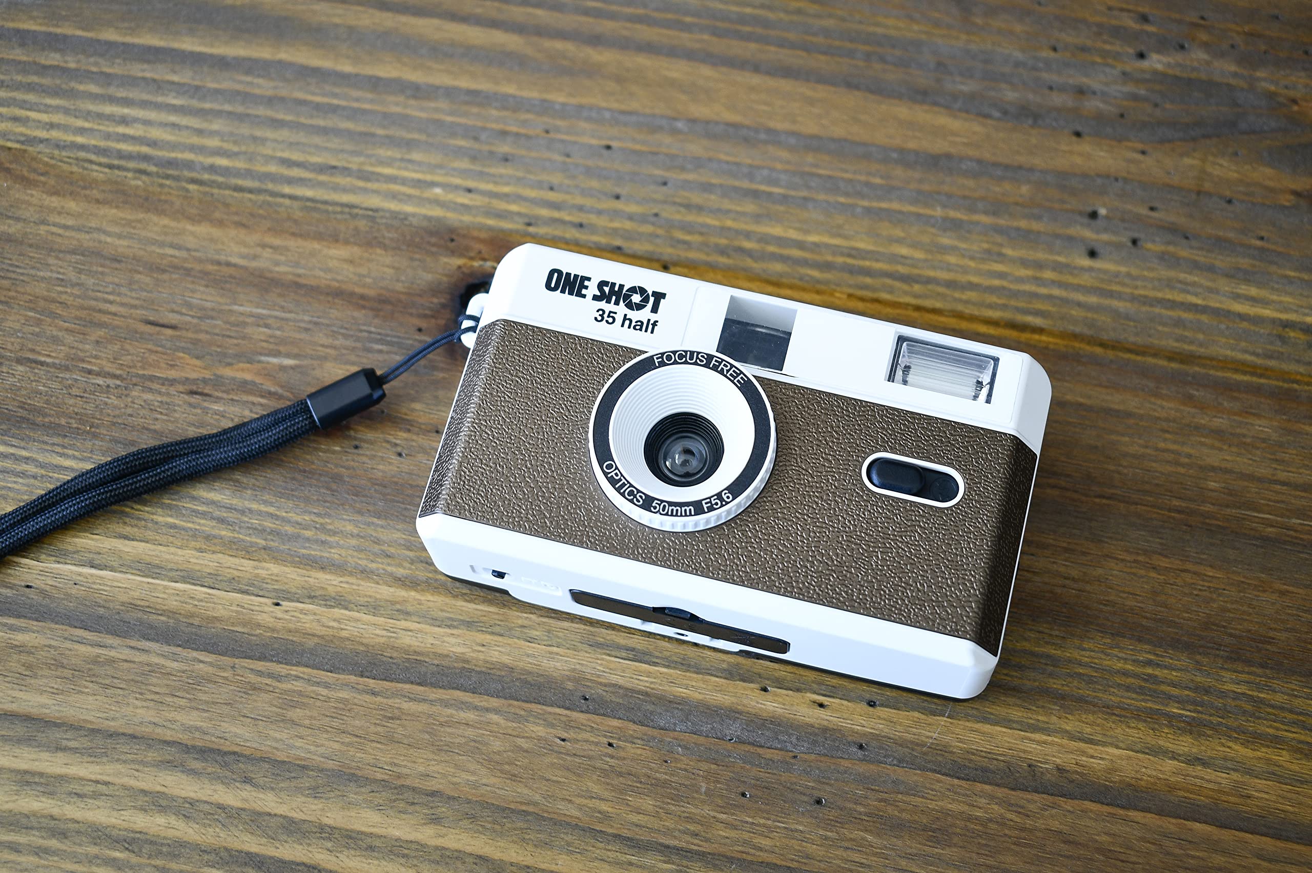 1 Shot Point And Shoot 35Mm Film Camera, Reusable Retro Half Frame Camera, Built In Flash, Included One Roll Asa/Iso 400 Black &