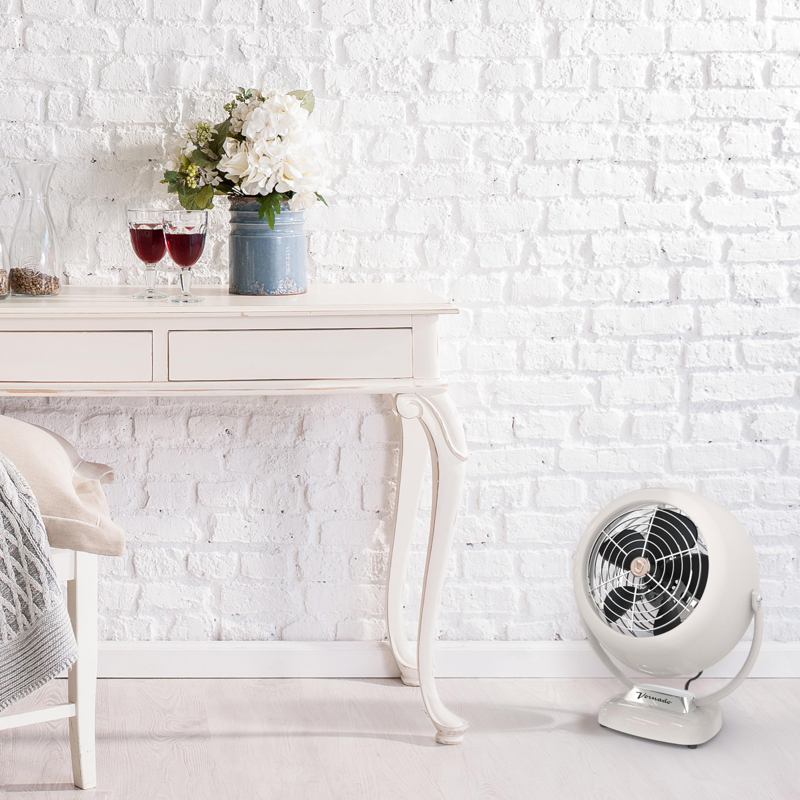 Vornado Vfan Vintage Air Circulator Fan, Vintage White, Small